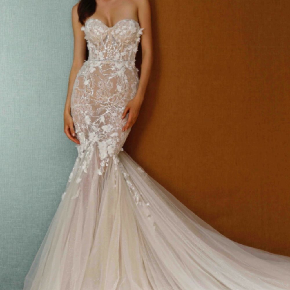 Berta Privee Wedding Dress P21-02